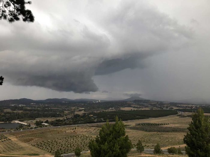 A wall cloud extends from a Cumulonimbus over Canberra, Australia. © Wayde Margetts