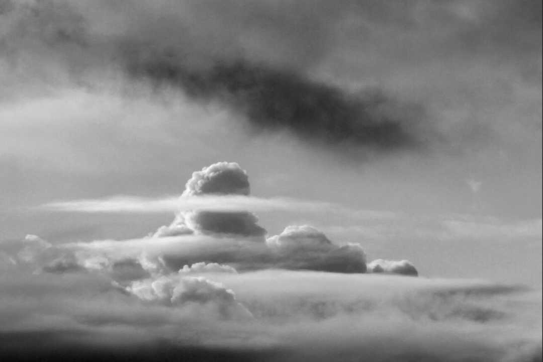 2014-12-08 Wolken_0040 B&W uitsnede ns klein