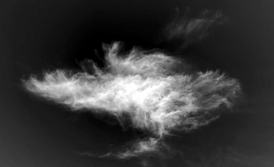 IMG_4795_BW_How Clouds Carry Their Little Ones